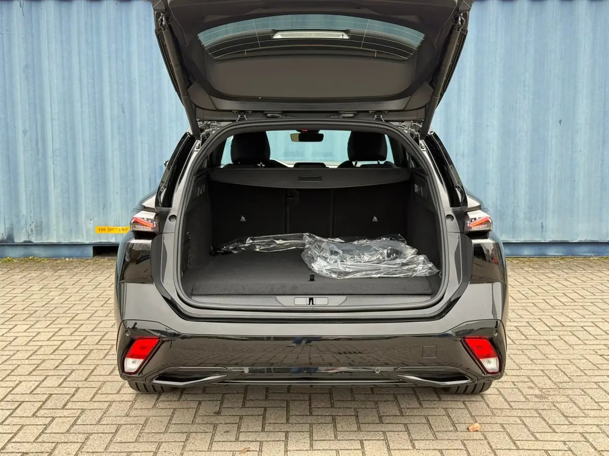 1.6 Plug-in Hybrid 195 GT 8 Jaar garantie | Alcantara bekleding | Elektrisch verstelb. bestuurdersstoel met geheugen | Massage stoelen | Standkachel | Elektrische achterklep | Adeptieve crui