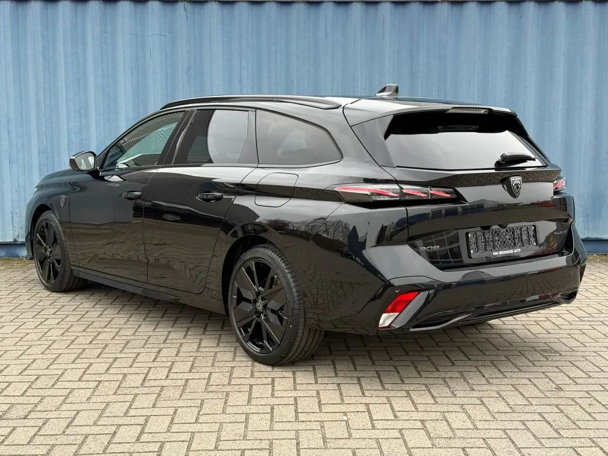 1.6 Plug-in Hybrid 195 GT 8 Jaar garantie | Alcantara bekleding | Elektrisch verstelb. bestuurdersstoel met geheugen | Massage stoelen | Standkachel | Elektrische achterklep | Adeptieve crui