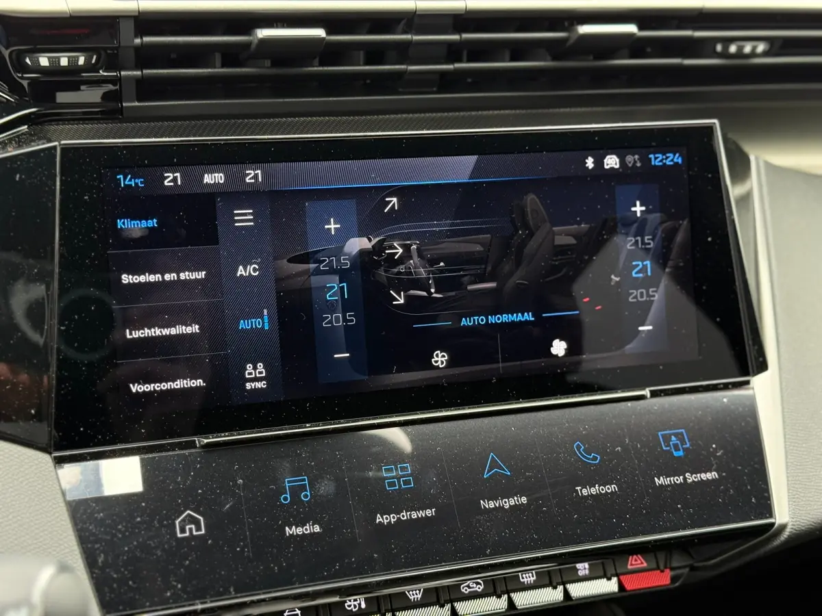 1.6 Plug-in Hybrid 195 GT 8 Jaar garantie | Alcantara bekleding | Elektrisch verstelb. bestuurdersstoel met geheugen | Massage stoelen | Standkachel | Elektrische achterklep | Adeptieve crui