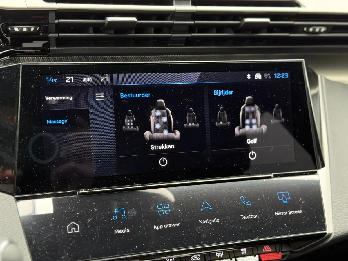 1.6 Plug-in Hybrid 195 GT 8 Jaar garantie | Alcantara bekleding | Elektrisch verstelb. bestuurdersstoel met geheugen | Massage stoelen | Standkachel | Elektrische achterklep | Adeptieve crui