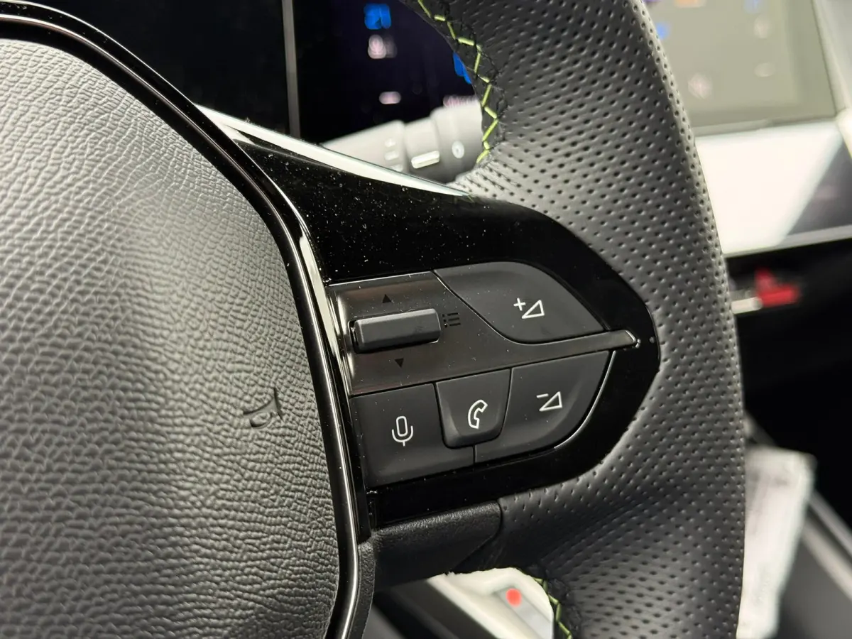 1.6 Plug-in Hybrid 195 GT 8 Jaar garantie | Alcantara bekleding | Elektrisch verstelb. bestuurdersstoel met geheugen | Massage stoelen | Standkachel | Elektrische achterklep | Adeptieve crui