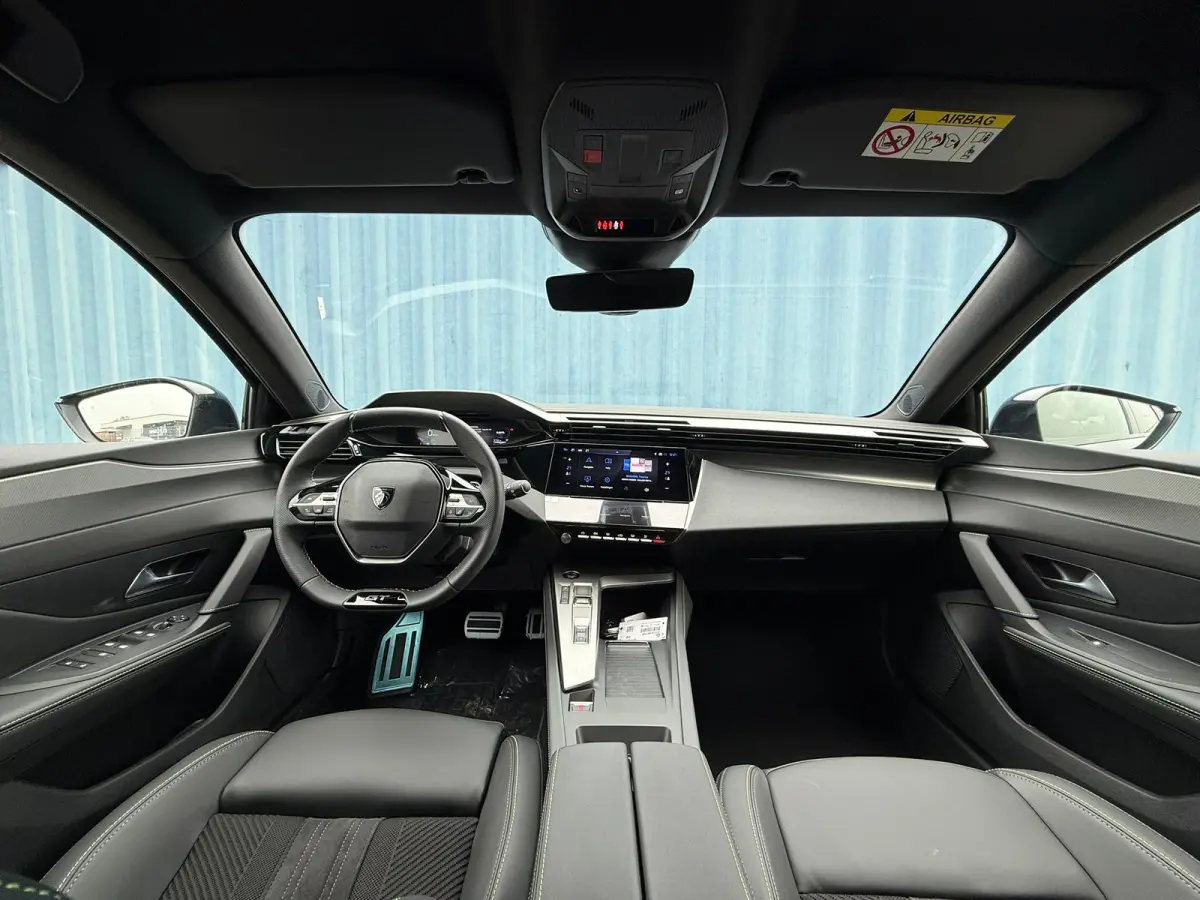 1.6 Plug-in Hybrid 195 GT 8 Jaar garantie | Alcantara bekleding | Elektrisch verstelb. bestuurdersstoel met geheugen | Massage stoelen | Standkachel | Elektrische achterklep | Adeptieve crui