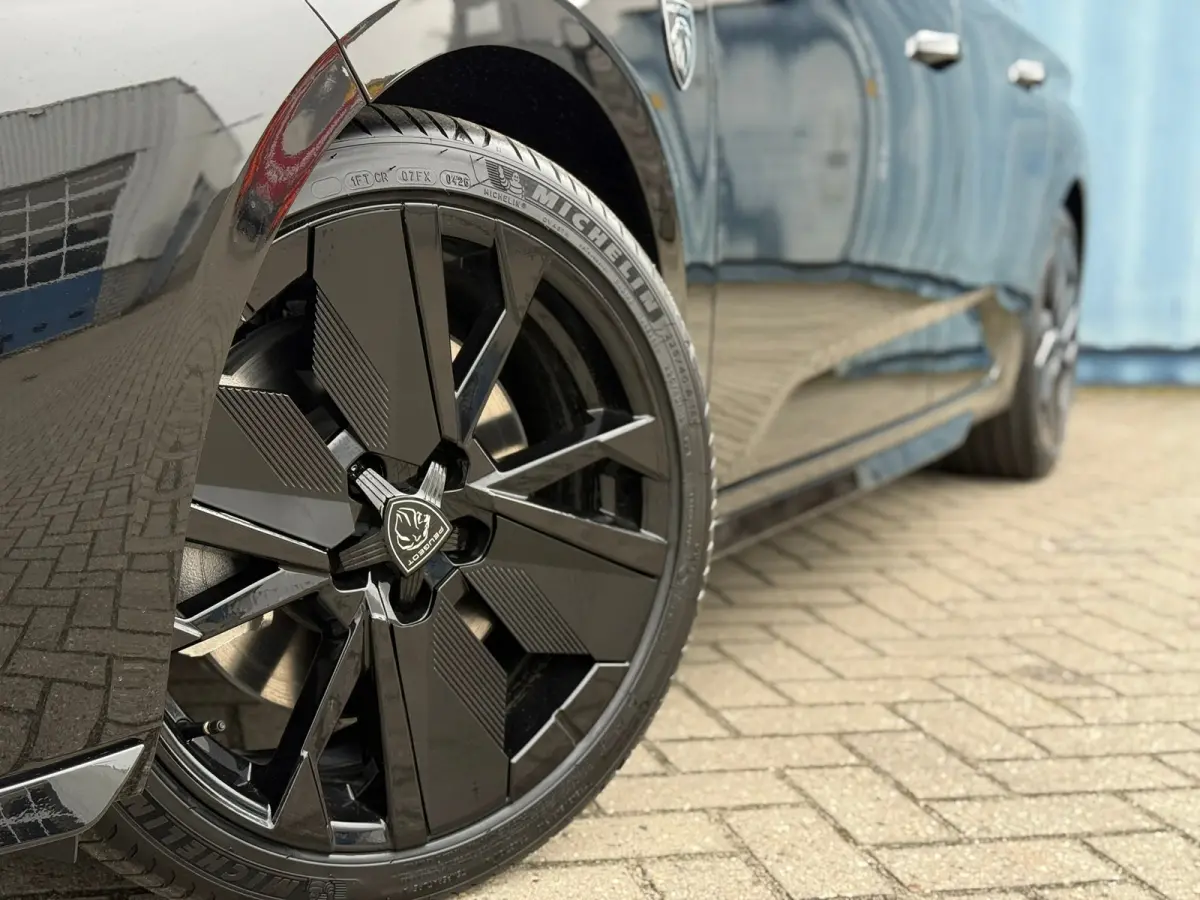 1.6 Plug-in Hybrid 195 GT 8 Jaar garantie | Alcantara bekleding | Elektrisch verstelb. bestuurdersstoel met geheugen | Massage stoelen | Standkachel | Elektrische achterklep | Adeptieve crui