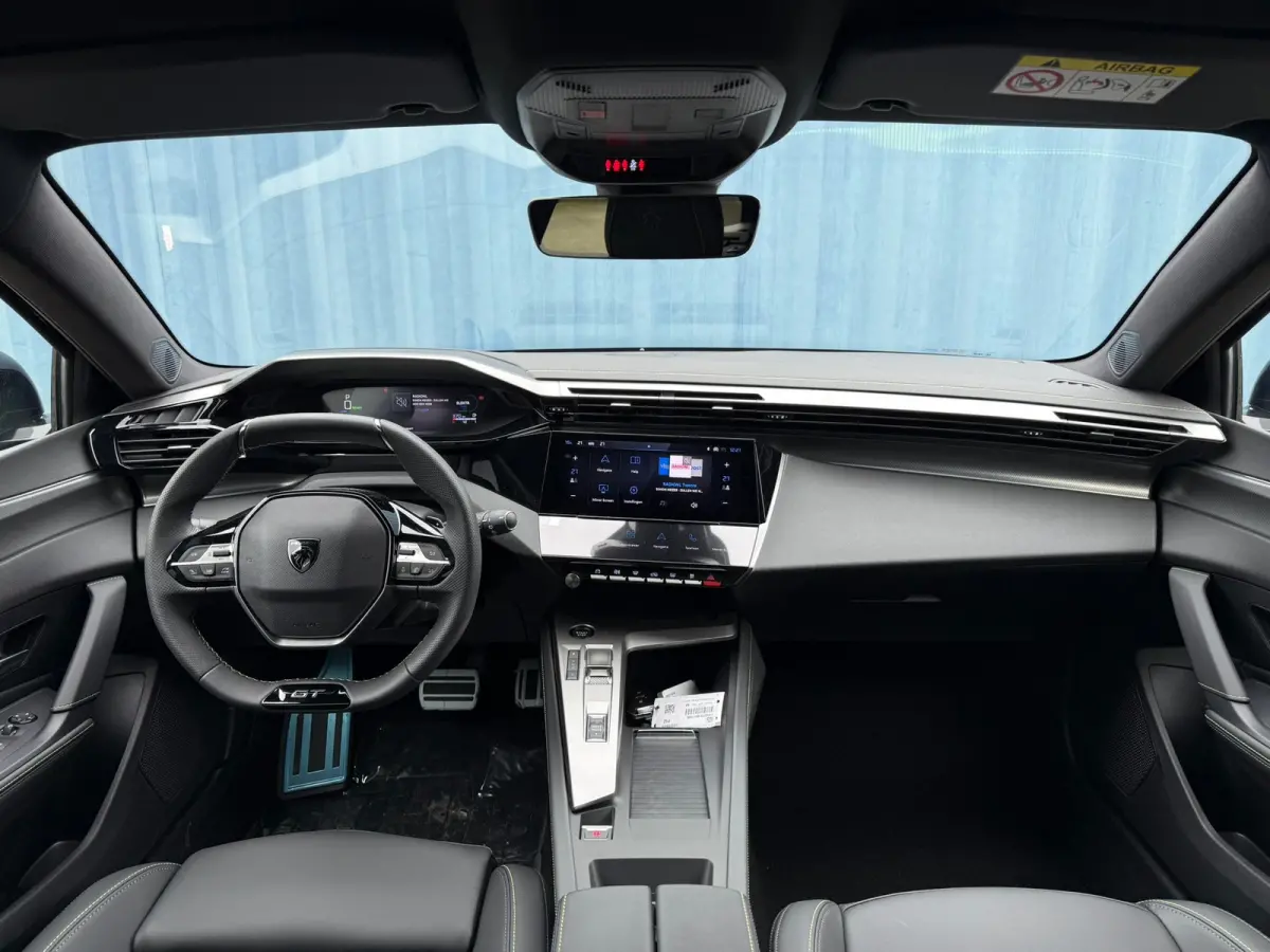 1.6 Plug-in Hybrid 195 GT 8 Jaar garantie | Alcantara bekleding | Elektrisch verstelb. bestuurdersstoel met geheugen | Massage stoelen | Standkachel | Elektrische achterklep | Adeptieve crui