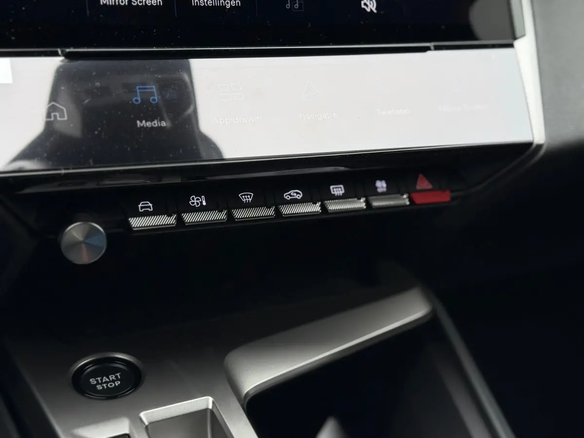 1.6 Plug-in Hybrid 195 GT 8 Jaar garantie | Alcantara bekleding | Elektrisch verstelb. bestuurdersstoel met geheugen | Massage stoelen | Standkachel | Elektrische achterklep | Adeptieve crui