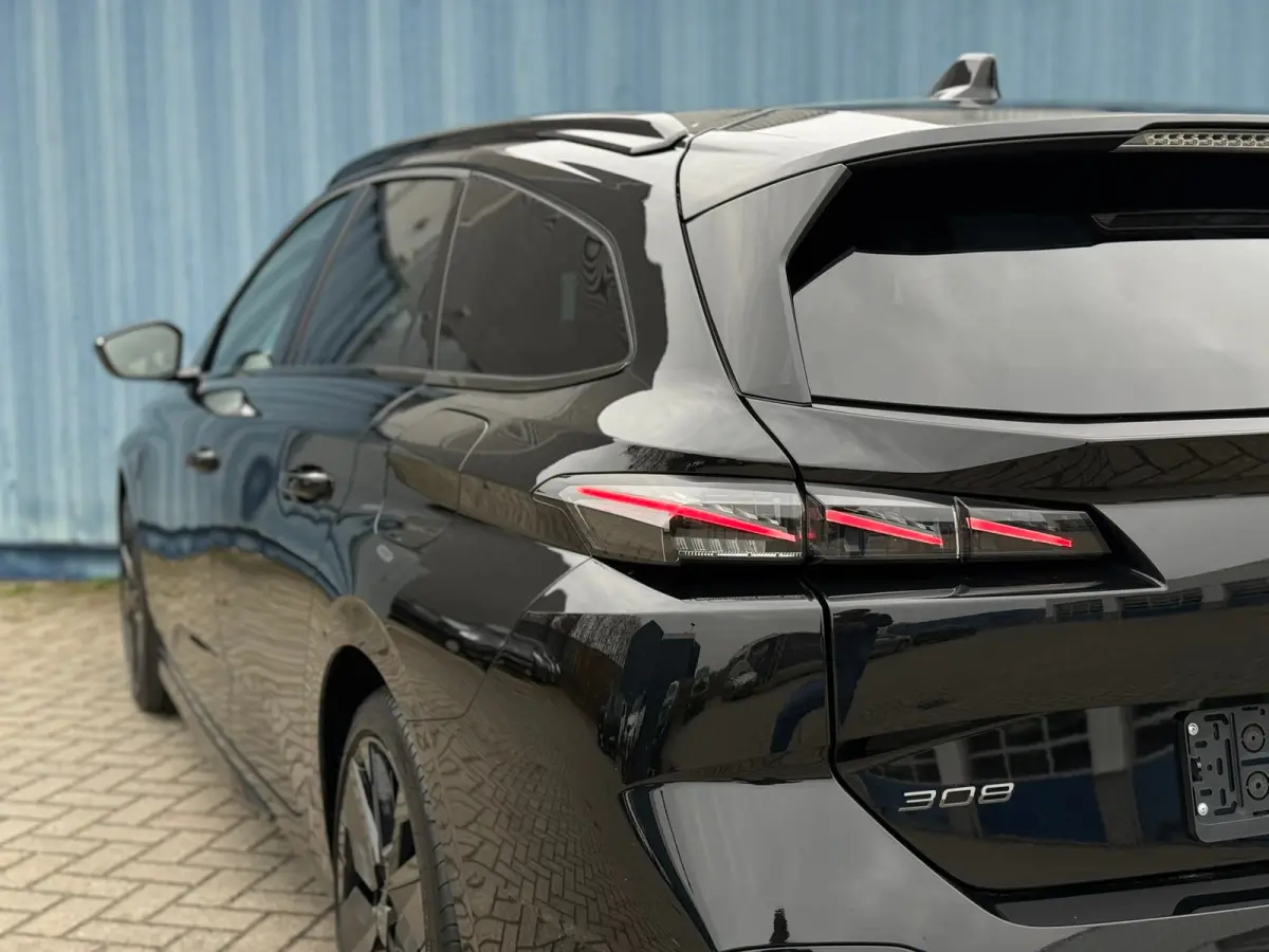 1.6 Plug-in Hybrid 195 GT 8 Jaar garantie | Alcantara bekleding | Elektrisch verstelb. bestuurdersstoel met geheugen | Massage stoelen | Standkachel | Elektrische achterklep | Adeptieve crui
