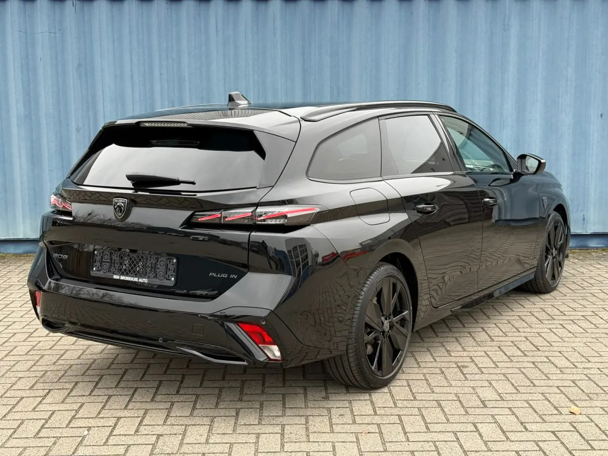 1.6 Plug-in Hybrid 195 GT 8 Jaar garantie | Alcantara bekleding | Elektrisch verstelb. bestuurdersstoel met geheugen | Massage stoelen | Standkachel | Elektrische achterklep | Adeptieve crui