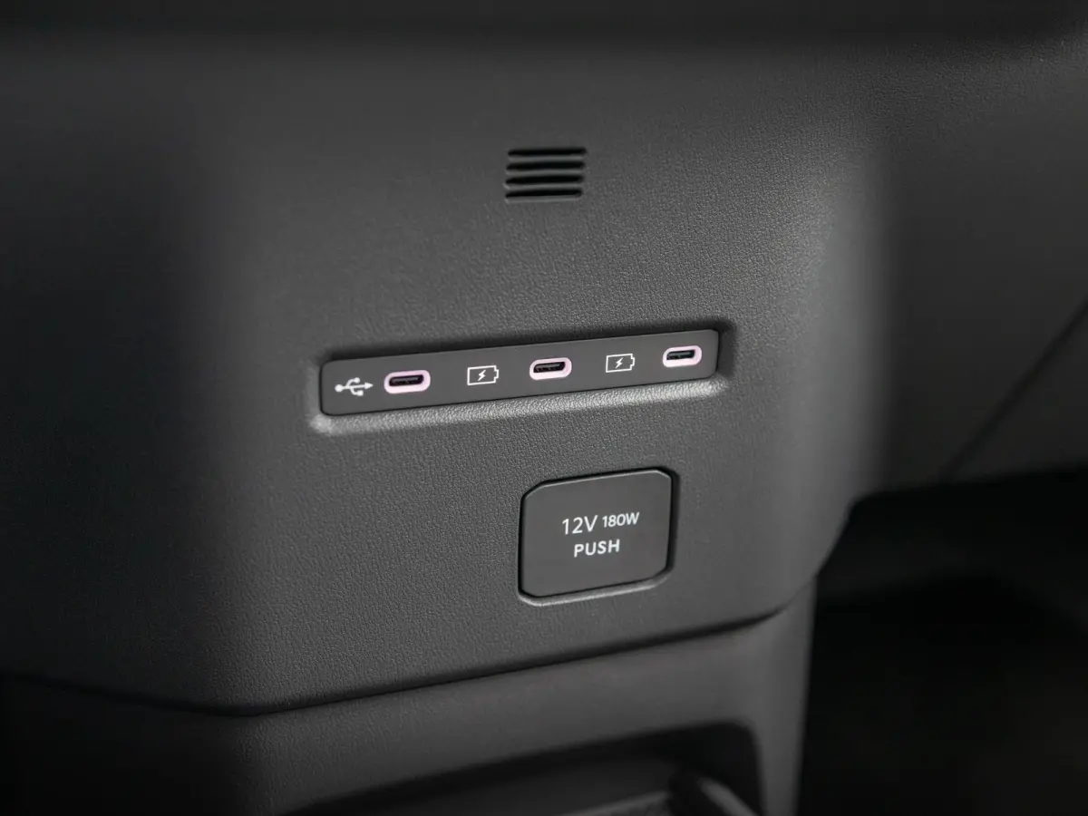 Air 42.2 kWh 5p. | Actieprijs * | Clima | Adapt. cruise | Navi | Dakrails | 16" | Stoel&Stuur Verwarming | Apple Carplay