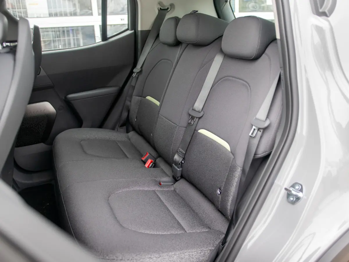 Air 42.2 kWh 5p. | Actieprijs * | Clima | Adapt. cruise | Navi | Dakrails | 16" | Stoel&Stuur Verwarming | Apple Carplay