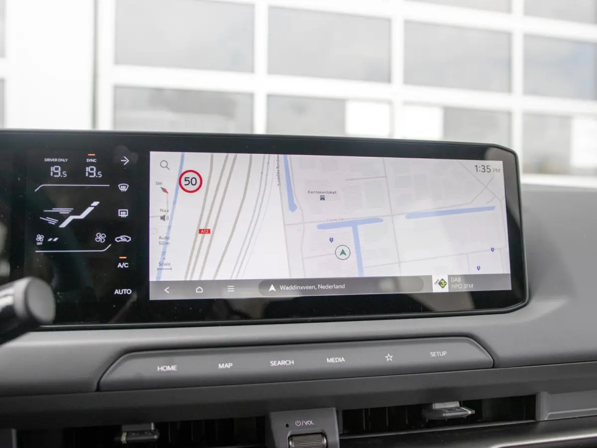 Air 42.2 kWh 5p. | Actieprijs * | Clima | Adapt. cruise | Navi | Dakrails | 16" | Stoel&Stuur Verwarming | Apple Carplay