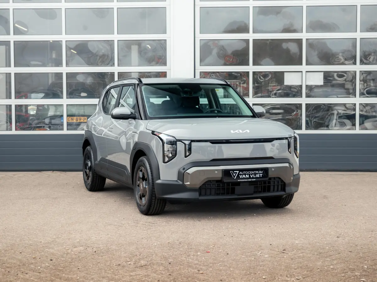 Air 42.2 kWh 5p. | Actieprijs * | Clima | Adapt. cruise | Navi | Dakrails | 16" | Stoel&Stuur Verwarming | Apple Carplay