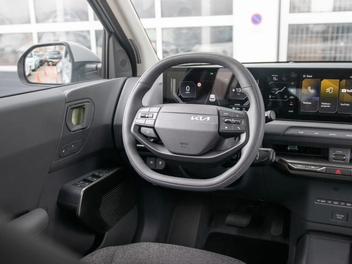 Air 42.2 kWh 5p. | Actieprijs * | Clima | Adapt. cruise | Navi | Dakrails | 16" | Stoel&Stuur Verwarming | Apple Carplay