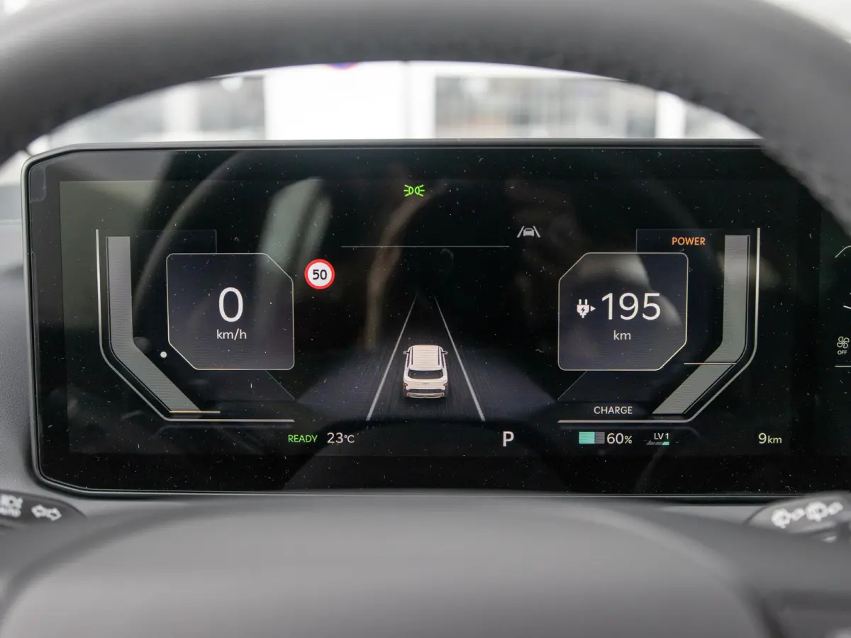 Air 42.2 kWh 5p. | Actieprijs * | Clima | Adapt. cruise | Navi | Dakrails | 16" | Stoel&Stuur Verwarming | Apple Carplay
