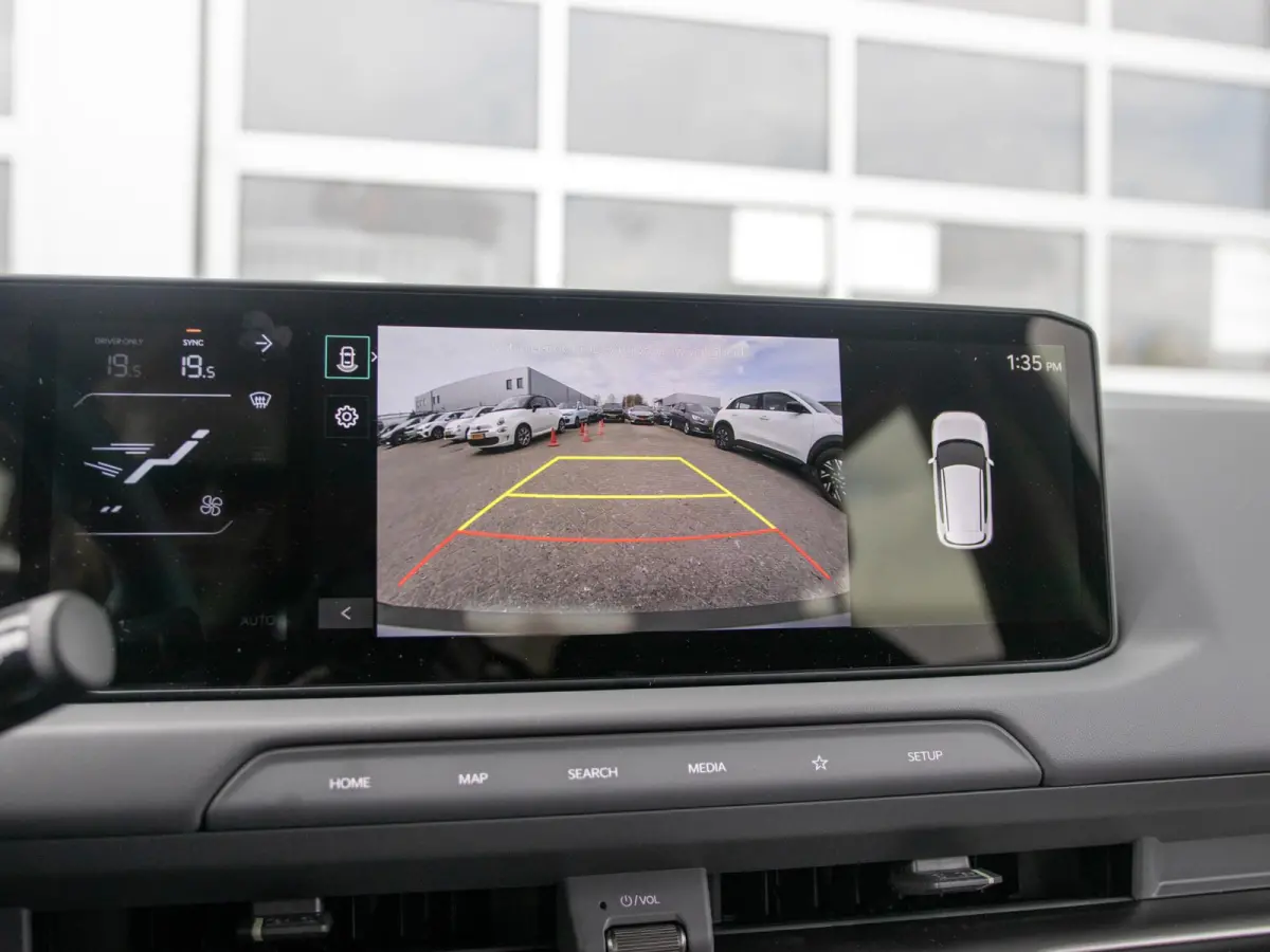 Air 42.2 kWh 5p. | Actieprijs * | Clima | Adapt. cruise | Navi | Dakrails | 16" | Stoel&Stuur Verwarming | Apple Carplay