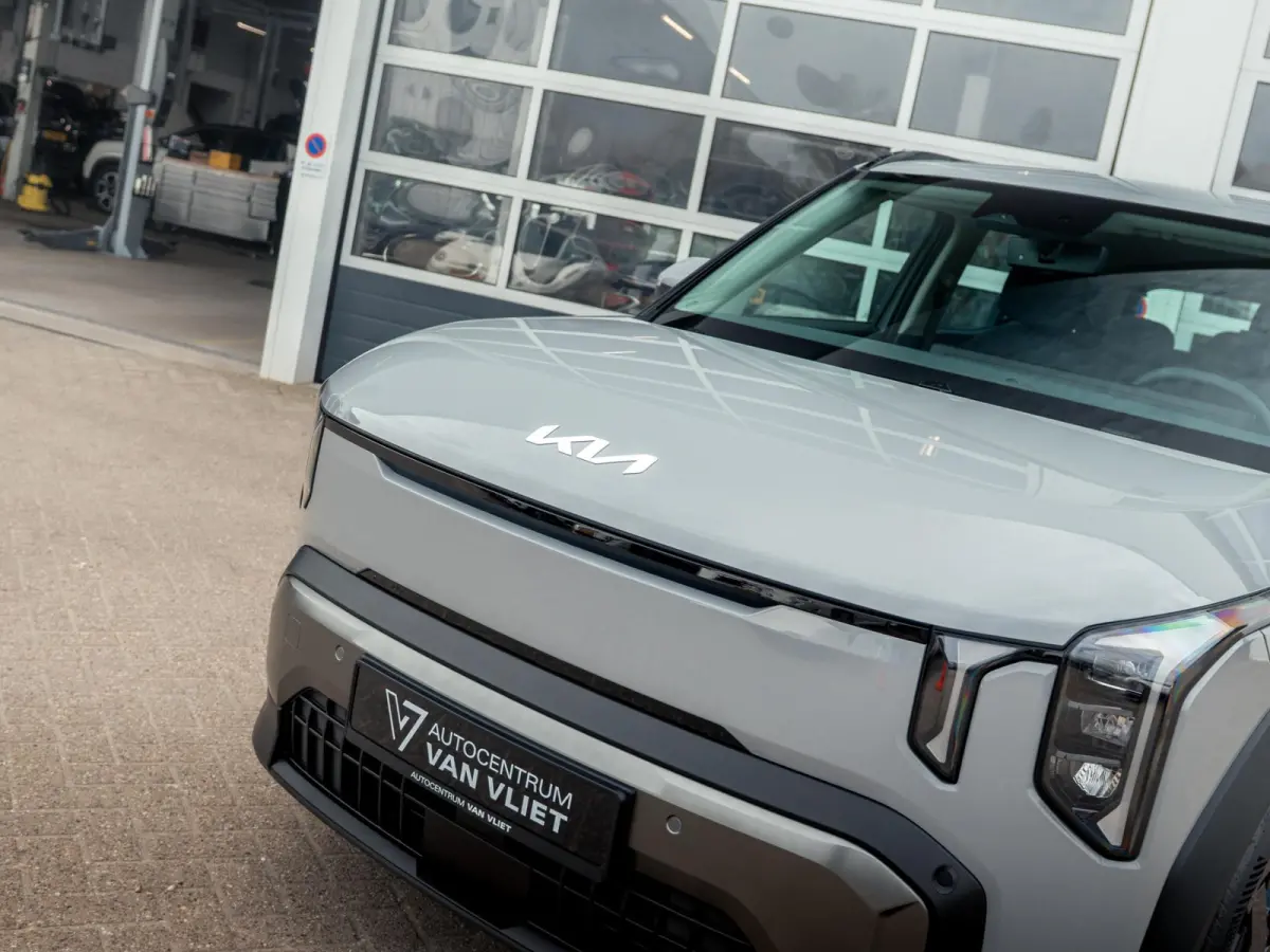 Air 42.2 kWh 5p. | Actieprijs * | Clima | Adapt. cruise | Navi | Dakrails | 16" | Stoel&Stuur Verwarming | Apple Carplay