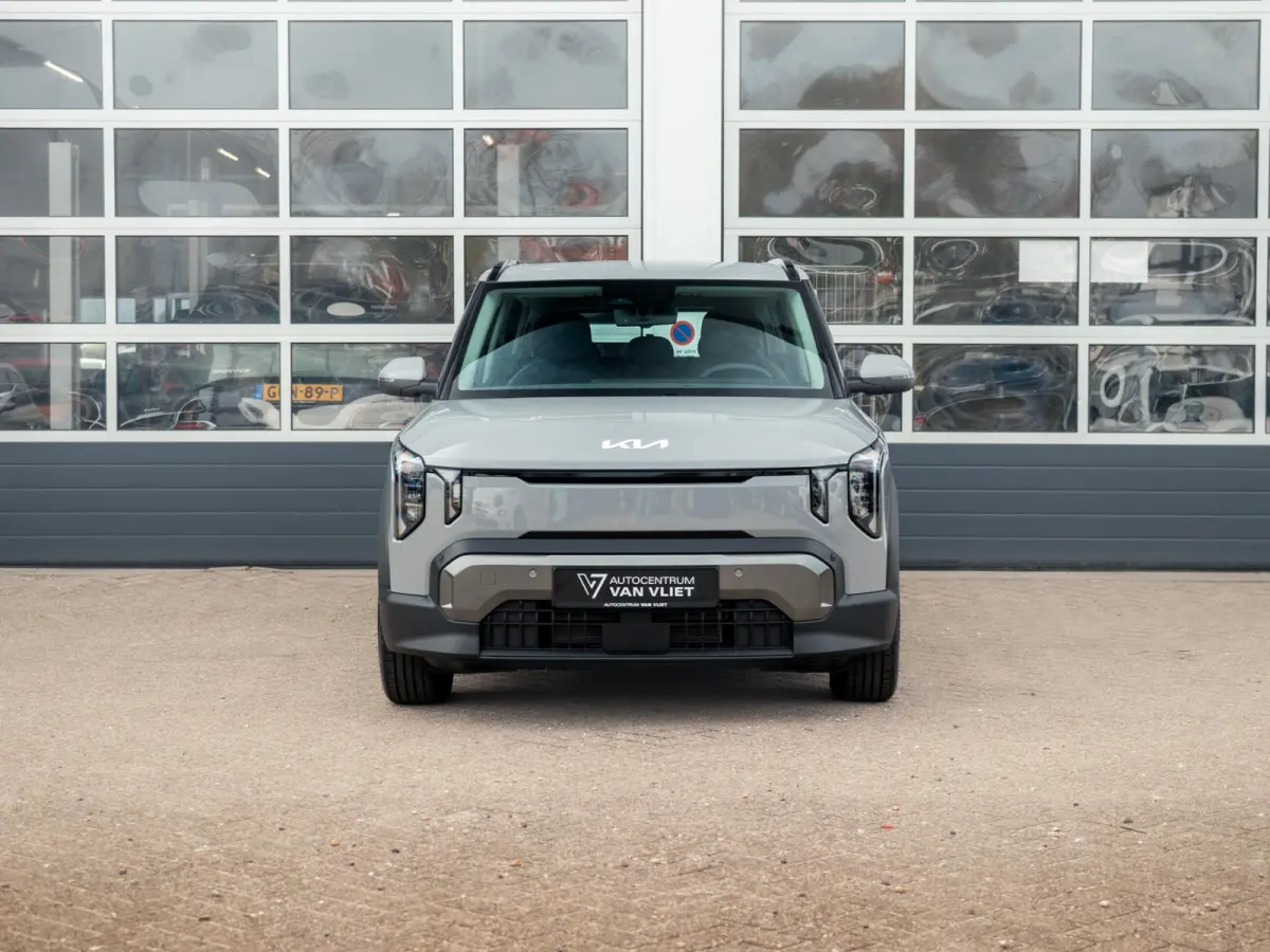 Air 42.2 kWh 5p. | Actieprijs * | Clima | Adapt. cruise | Navi | Dakrails | 16" | Stoel&Stuur Verwarming | Apple Carplay
