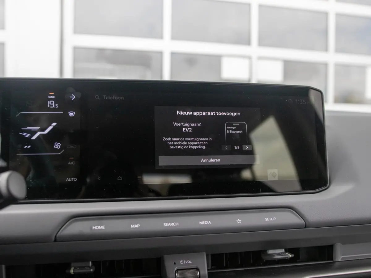 Air 42.2 kWh 5p. | Actieprijs * | Clima | Adapt. cruise | Navi | Dakrails | 16" | Stoel&Stuur Verwarming | Apple Carplay