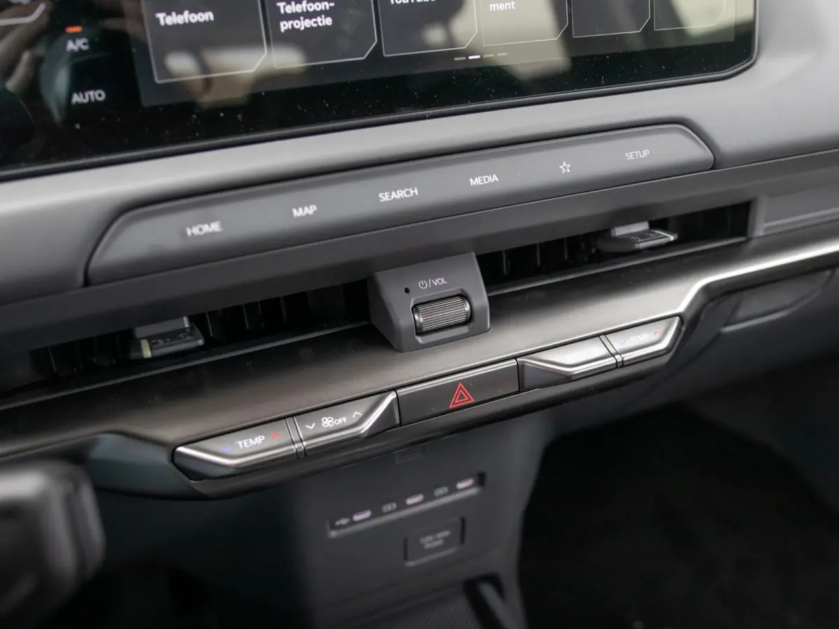 Air 42.2 kWh 5p. | Actieprijs * | Clima | Adapt. cruise | Navi | Dakrails | 16" | Stoel&Stuur Verwarming | Apple Carplay