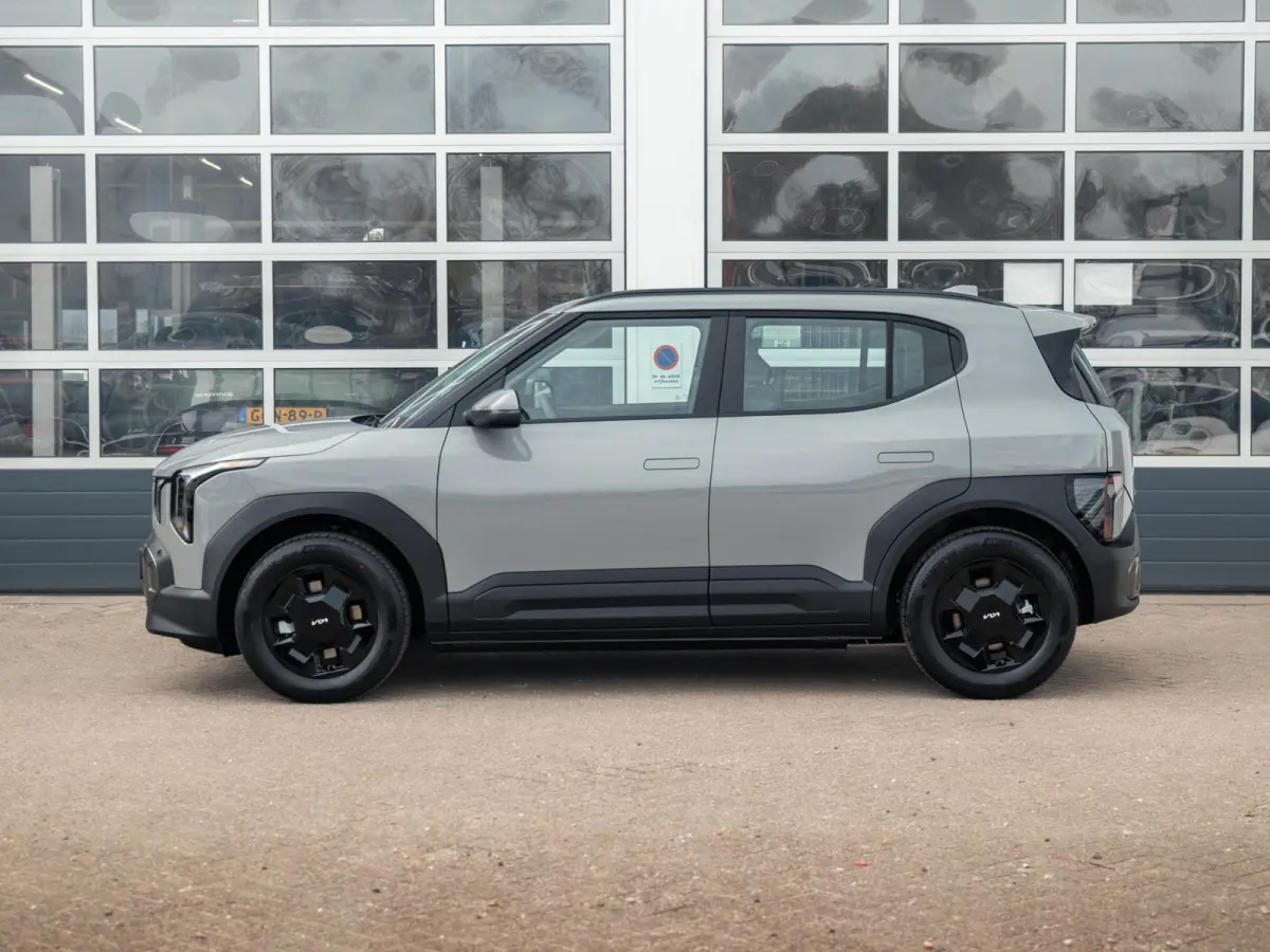 Air 42.2 kWh 5p. | Actieprijs * | Clima | Adapt. cruise | Navi | Dakrails | 16" | Stoel&Stuur Verwarming | Apple Carplay
