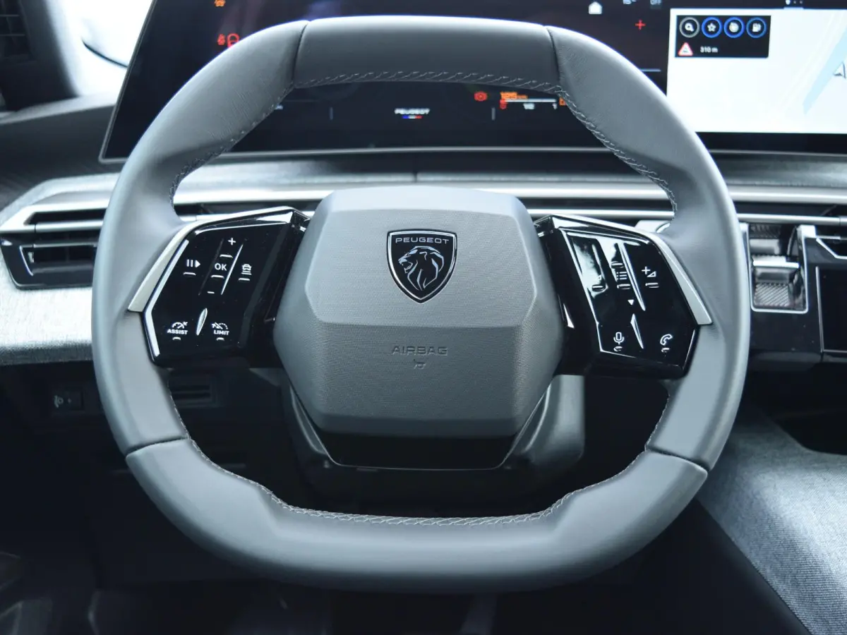 1.2 Hybrid 145 Allure | 360 vision & Drive Assist Pack | Panoramic Navigation Pack | Seat Pack |