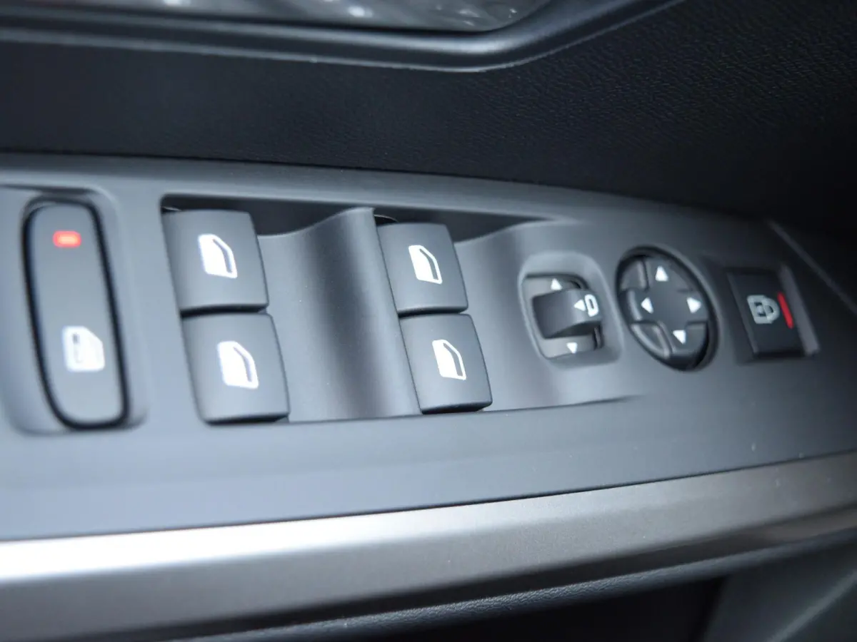 1.2 Hybrid 145 Allure | 360 vision & Drive Assist Pack | Panoramic Navigation Pack | Seat Pack |