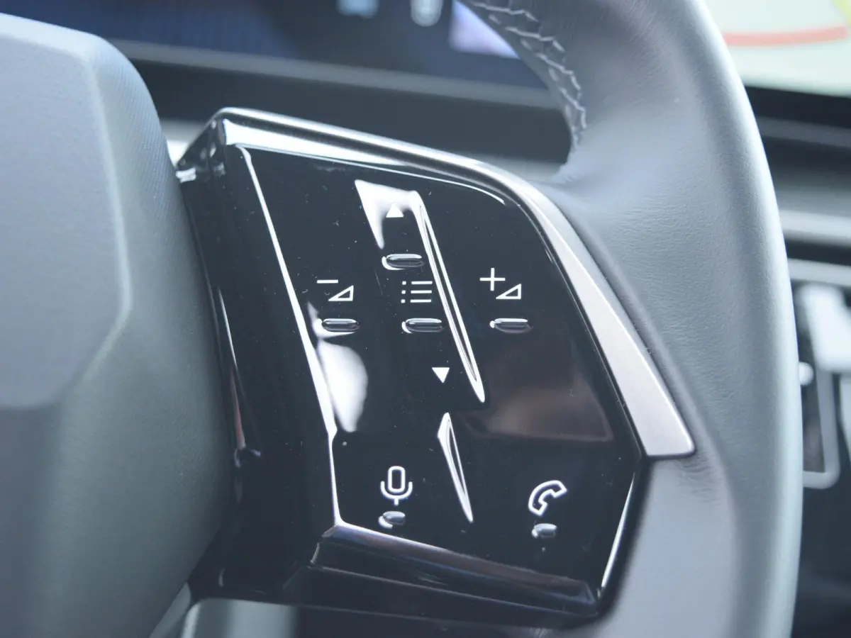 1.2 Hybrid 145 Allure | 360 vision & Drive Assist Pack | Panoramic Navigation Pack | Seat Pack |