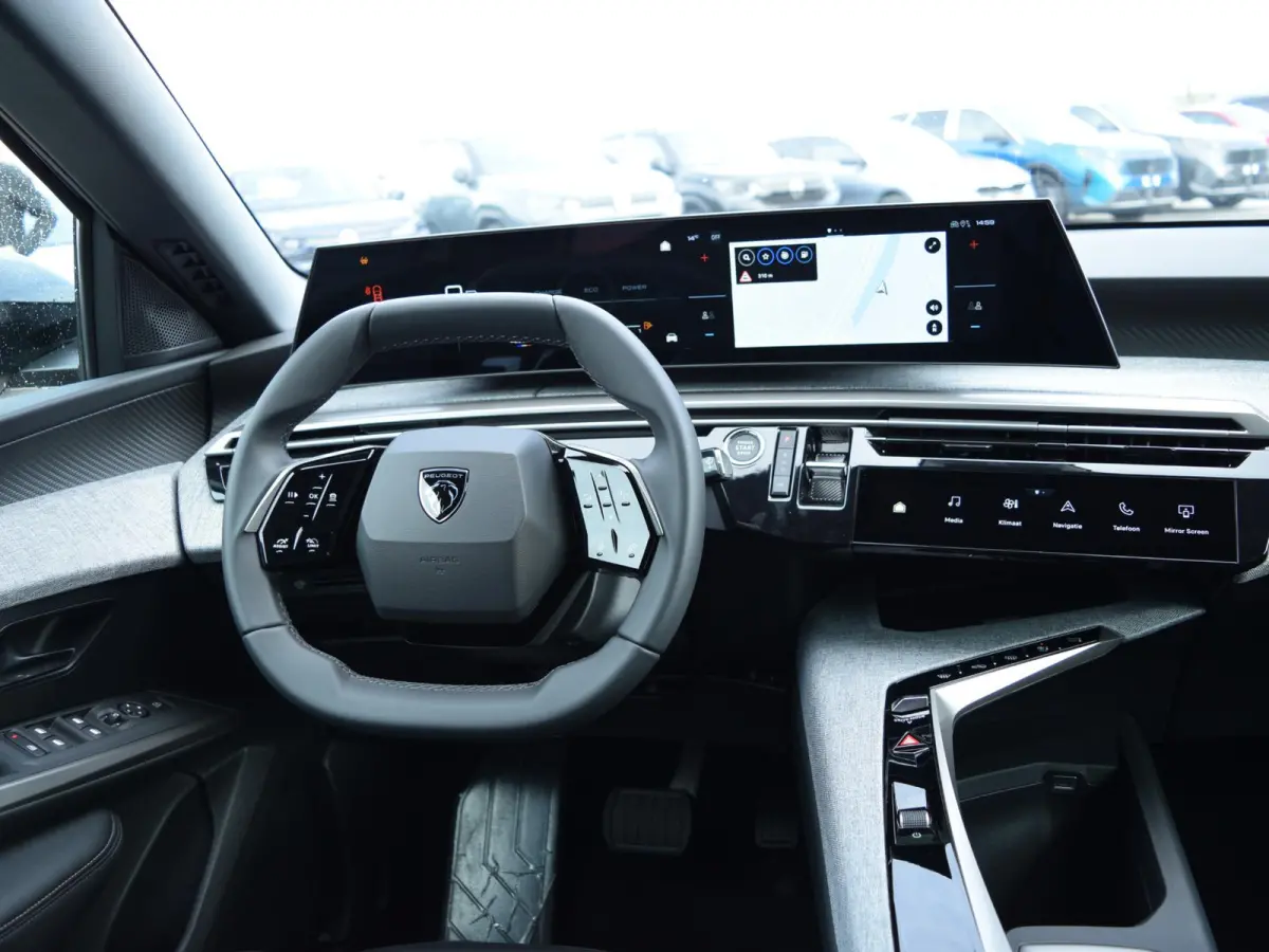 1.2 Hybrid 145 Allure | 360 vision & Drive Assist Pack | Panoramic Navigation Pack | Seat Pack |