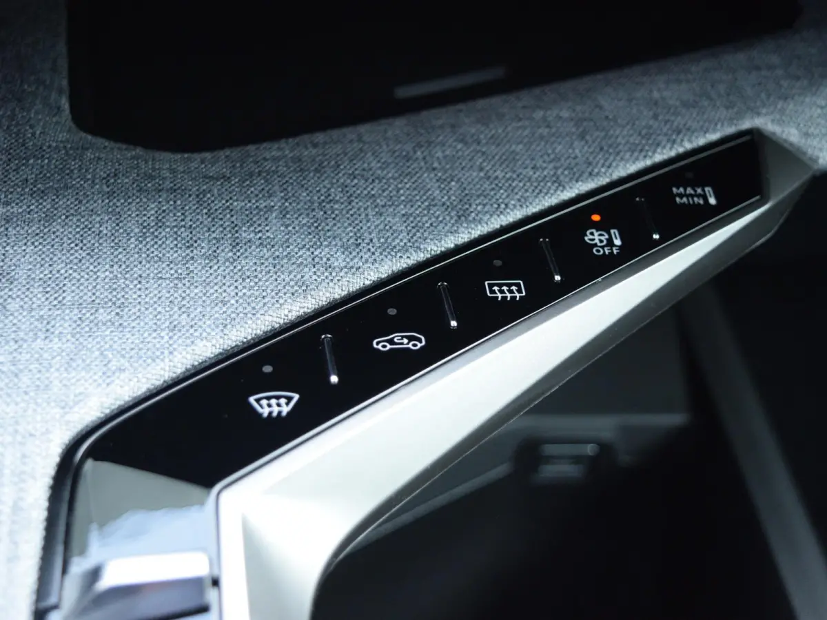1.2 Hybrid 145 Allure | 360 vision & Drive Assist Pack | Panoramic Navigation Pack | Seat Pack |