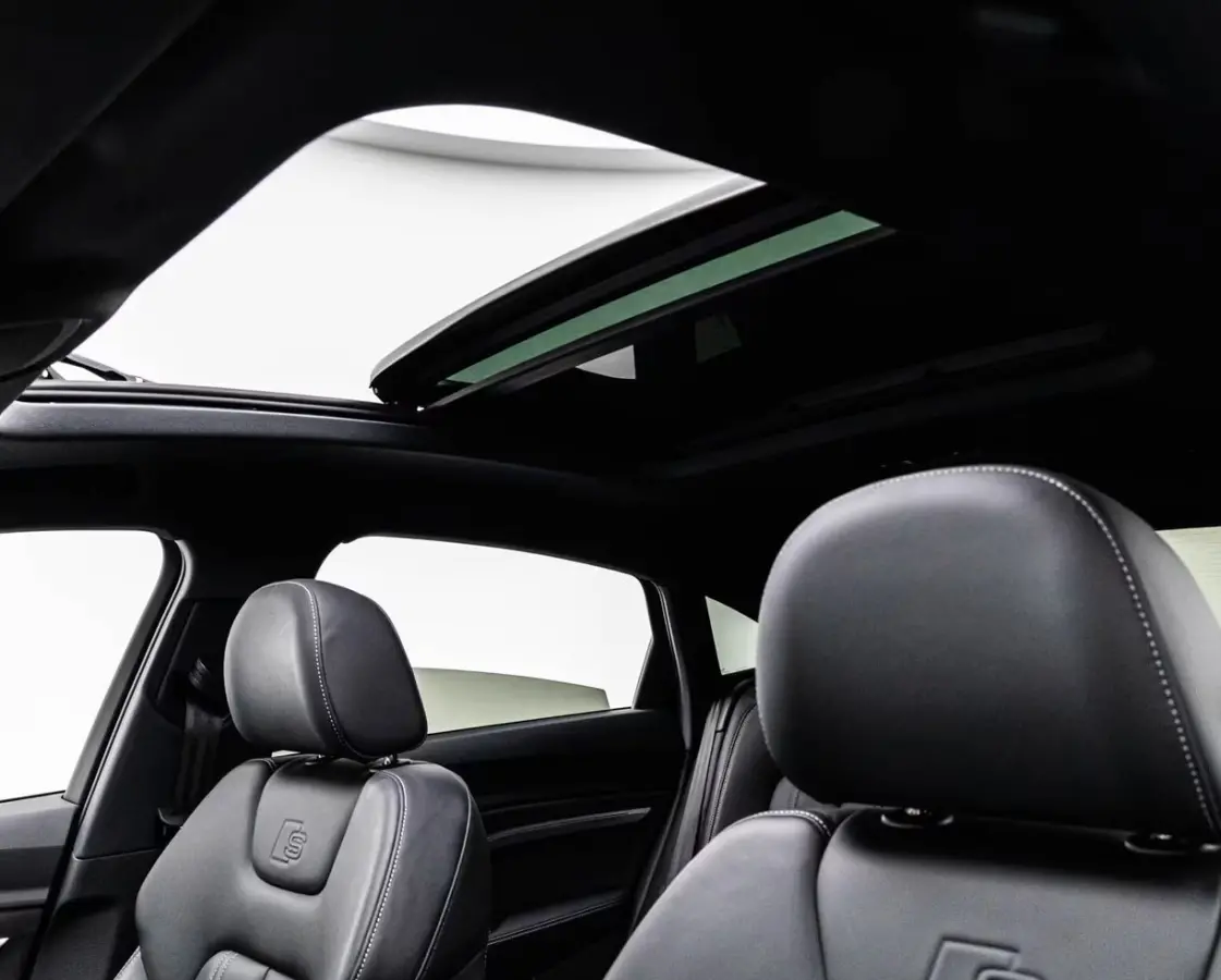55 Quattro S-LINE 95 kWh (300kW/408pk) ** MATRIX, VIRTUAL SPIEGEL, LEDER, PANO, TREKH, 21-inch LMV, OPTIK SCHWARZ ** 1e EIG - UNFALLFREI ** ** INFORMEER OOK NAAR ONZE AANTREKKELIJKE FINANCIA