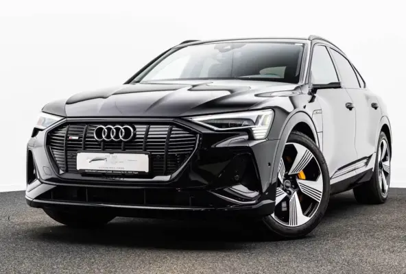 55 Quattro S-LINE 95 kWh (300kW/408pk) ** MATRIX, VIRTUAL SPIEGEL, LEDER, PANO, TREKH, 21-inch LMV, OPTIK SCHWARZ ** 1e EIG - UNFALLFREI ** ** INFORMEER OOK NAAR ONZE AANTREKKELIJKE FINANCIA