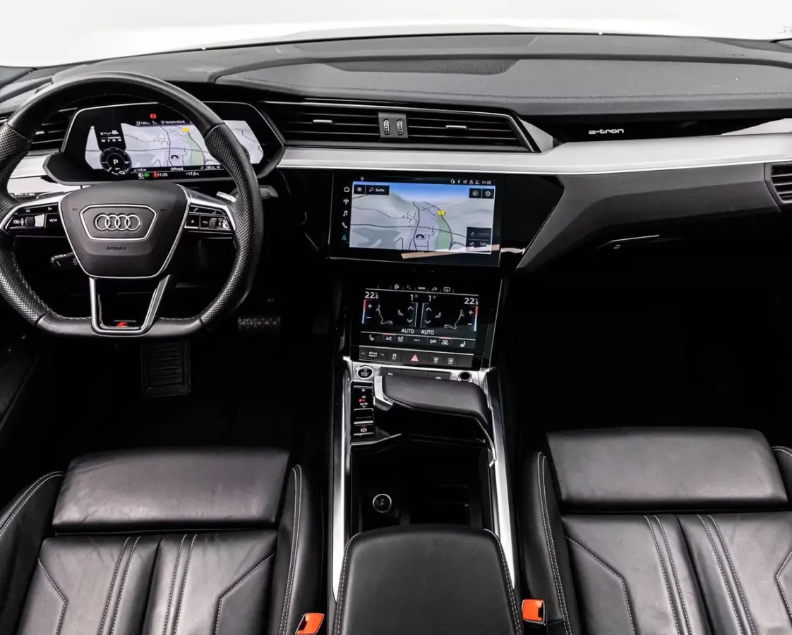 55 Quattro S-LINE 95 kWh (300kW/408pk) ** MATRIX, VIRTUAL SPIEGEL, LEDER, PANO, TREKH, 21-inch LMV, OPTIK SCHWARZ ** 1e EIG - UNFALLFREI ** ** INFORMEER OOK NAAR ONZE AANTREKKELIJKE FINANCIA