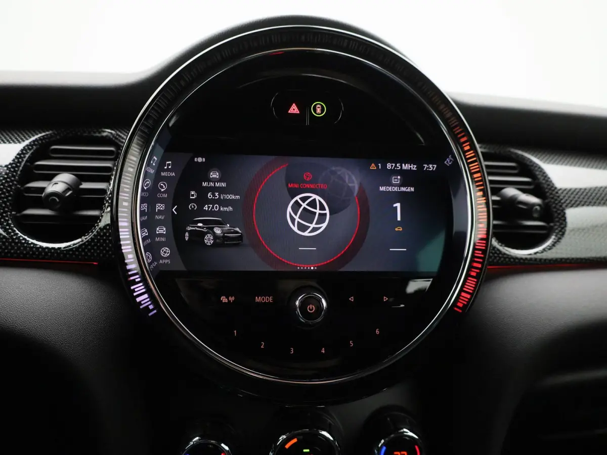 1.5 Cooper Classic Automaat | Apple/Android Play | Camera | Navi | Sport Stuur/Stoelen | Leder | LED | Keyless | Comfort Pack | Connected Navigation | 12 Maand BOVAG Garantie! |
