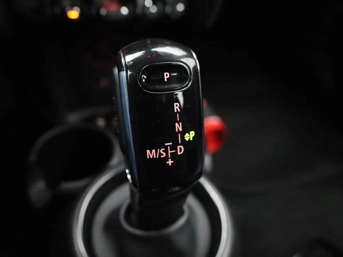 1.5 Cooper Classic Automaat | Apple/Android Play | Camera | Navi | Sport Stuur/Stoelen | Leder | LED | Keyless | Comfort Pack | Connected Navigation | 12 Maand BOVAG Garantie! |