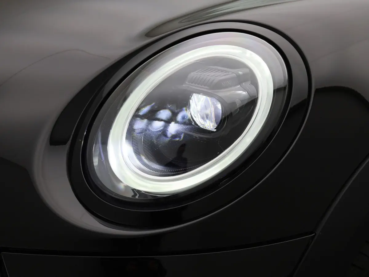 1.5 Cooper Classic Automaat | Apple/Android Play | Camera | Navi | Sport Stuur/Stoelen | Leder | LED | Keyless | Comfort Pack | Connected Navigation | 12 Maand BOVAG Garantie! |