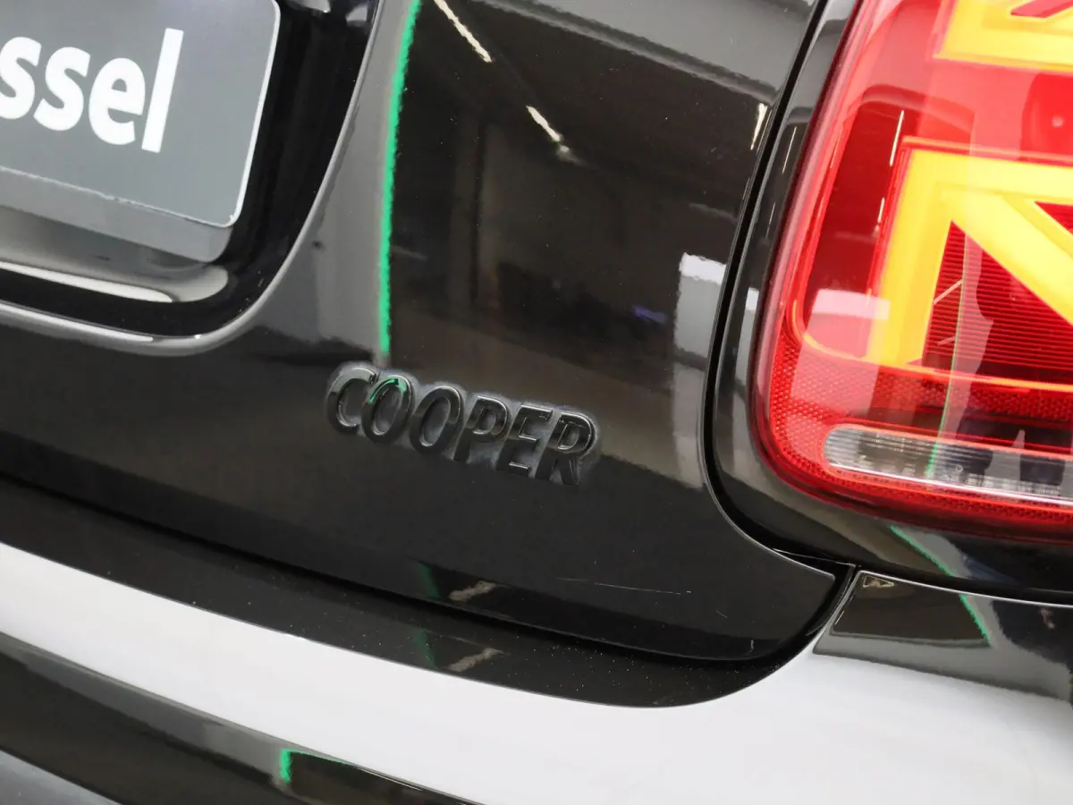 1.5 Cooper Classic Automaat | Apple/Android Play | Camera | Navi | Sport Stuur/Stoelen | Leder | LED | Keyless | Comfort Pack | Connected Navigation | 12 Maand BOVAG Garantie! |