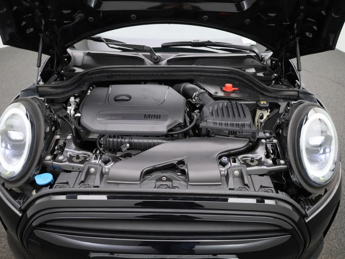 1.5 Cooper Classic Automaat | Apple/Android Play | Camera | Navi | Sport Stuur/Stoelen | Leder | LED | Keyless | Comfort Pack | Connected Navigation | 12 Maand BOVAG Garantie! |