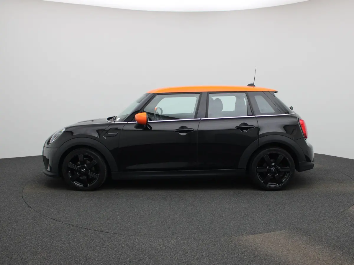 1.5 Cooper Classic Automaat | Apple/Android Play | Camera | Navi | Sport Stuur/Stoelen | Leder | LED | Keyless | Comfort Pack | Connected Navigation | 12 Maand BOVAG Garantie! |