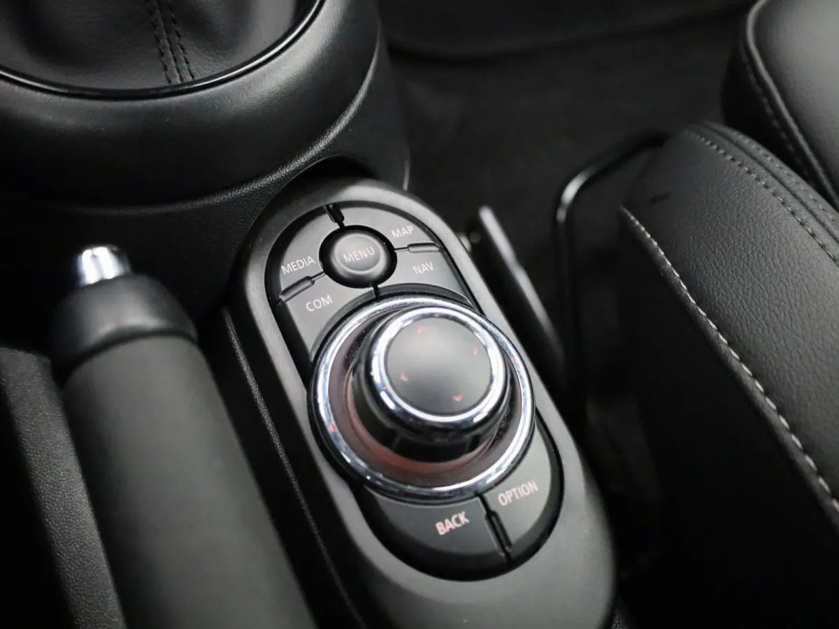 1.5 Cooper Classic Automaat | Apple/Android Play | Camera | Navi | Sport Stuur/Stoelen | Leder | LED | Keyless | Comfort Pack | Connected Navigation | 12 Maand BOVAG Garantie! |