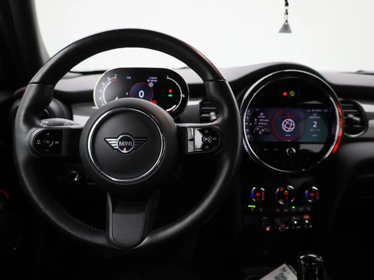 1.5 Cooper Classic Automaat | Apple/Android Play | Camera | Navi | Sport Stuur/Stoelen | Leder | LED | Keyless | Comfort Pack | Connected Navigation | 12 Maand BOVAG Garantie! |
