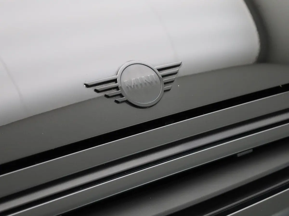 1.5 Cooper Classic Automaat | Apple/Android Play | Camera | Navi | Sport Stuur/Stoelen | Leder | LED | Keyless | Comfort Pack | Connected Navigation | 12 Maand BOVAG Garantie! |
