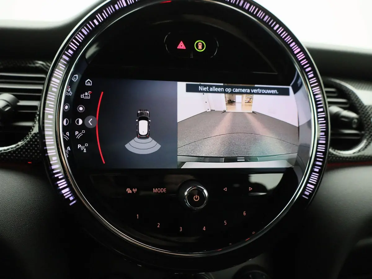 1.5 Cooper Classic Automaat | Apple/Android Play | Camera | Navi | Sport Stuur/Stoelen | Leder | LED | Keyless | Comfort Pack | Connected Navigation | 12 Maand BOVAG Garantie! |
