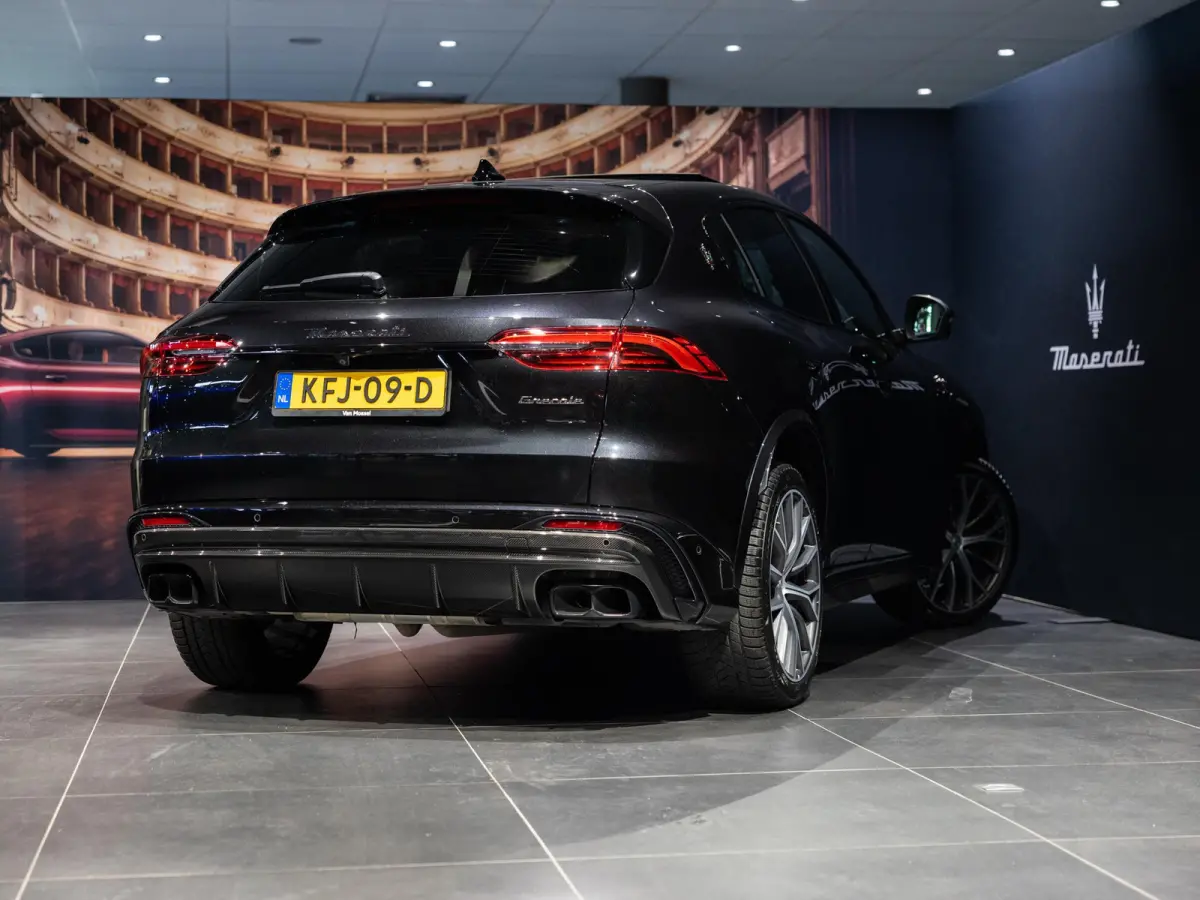 3.0 V6 Trofeo | AWD | Carbon Exterior Pack | Panoramisch Schuif/Kantel Dak | 21'' Velgen |