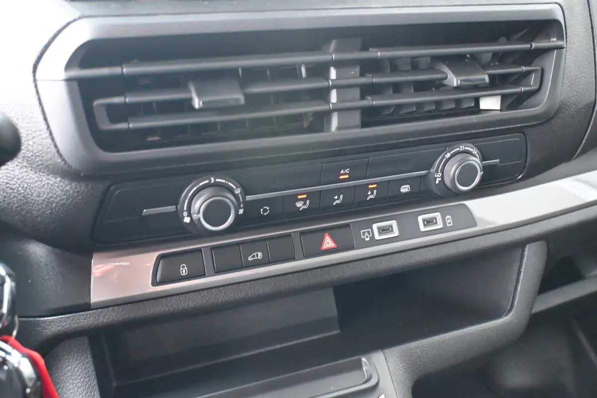 EV L3 75kWh 3 Fase DEMO-DEAL! | Betimmering | Navigatie | Dodehoek-Detectie | Achteruitrijcamera | Cruise Control | !!
