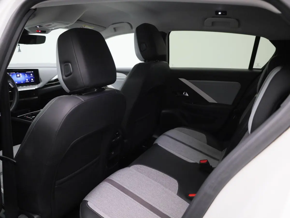1.6 Turbo Hybrid 132kW Elegance | CAMERA | LED | STOELVERWARMING | APPLE CARPLAY / ANDROID AUTO