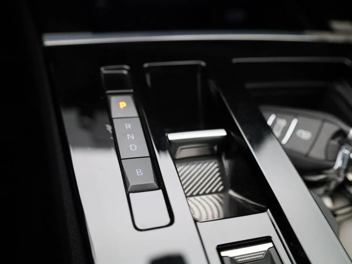 1.6 Turbo Hybrid 132kW Elegance | CAMERA | LED | STOELVERWARMING | APPLE CARPLAY / ANDROID AUTO