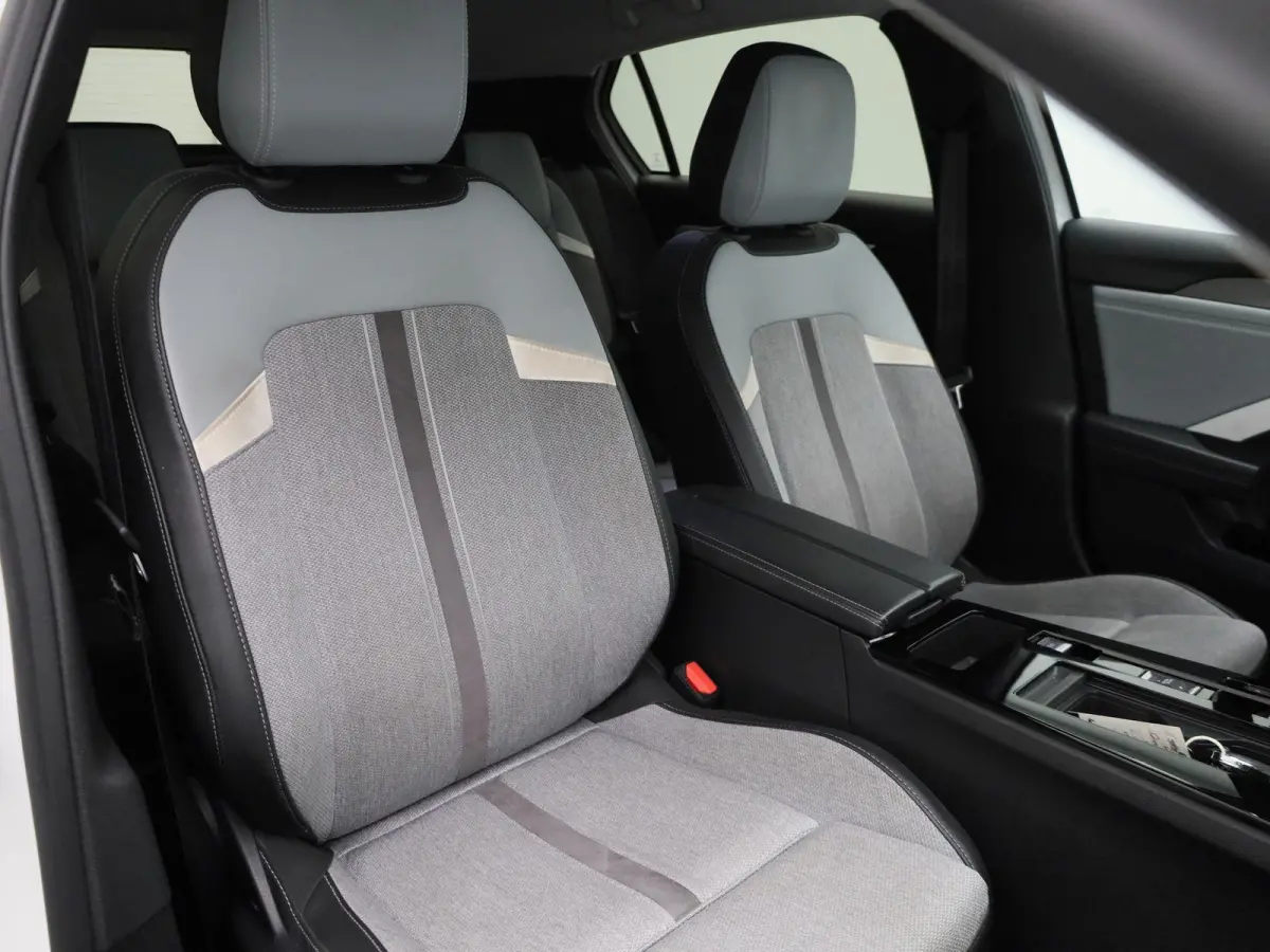 1.6 Turbo Hybrid 132kW Elegance | CAMERA | LED | STOELVERWARMING | APPLE CARPLAY / ANDROID AUTO