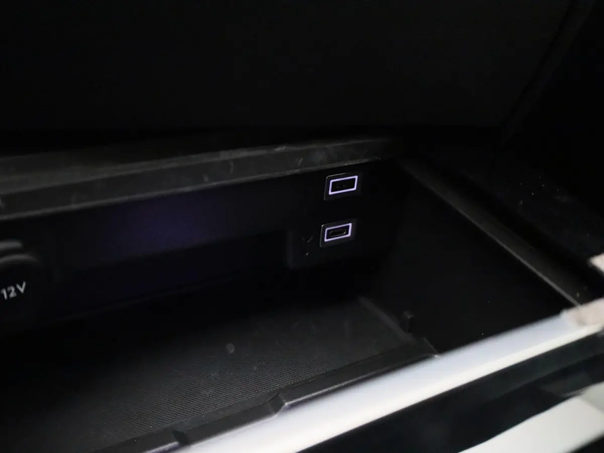 1.6 Turbo Hybrid 132kW Elegance | CAMERA | LED | STOELVERWARMING | APPLE CARPLAY / ANDROID AUTO