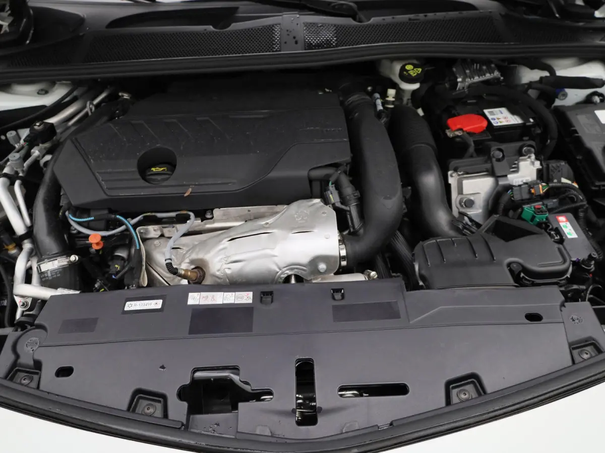 1.6 Turbo Hybrid 132kW Elegance | CAMERA | LED | STOELVERWARMING | APPLE CARPLAY / ANDROID AUTO