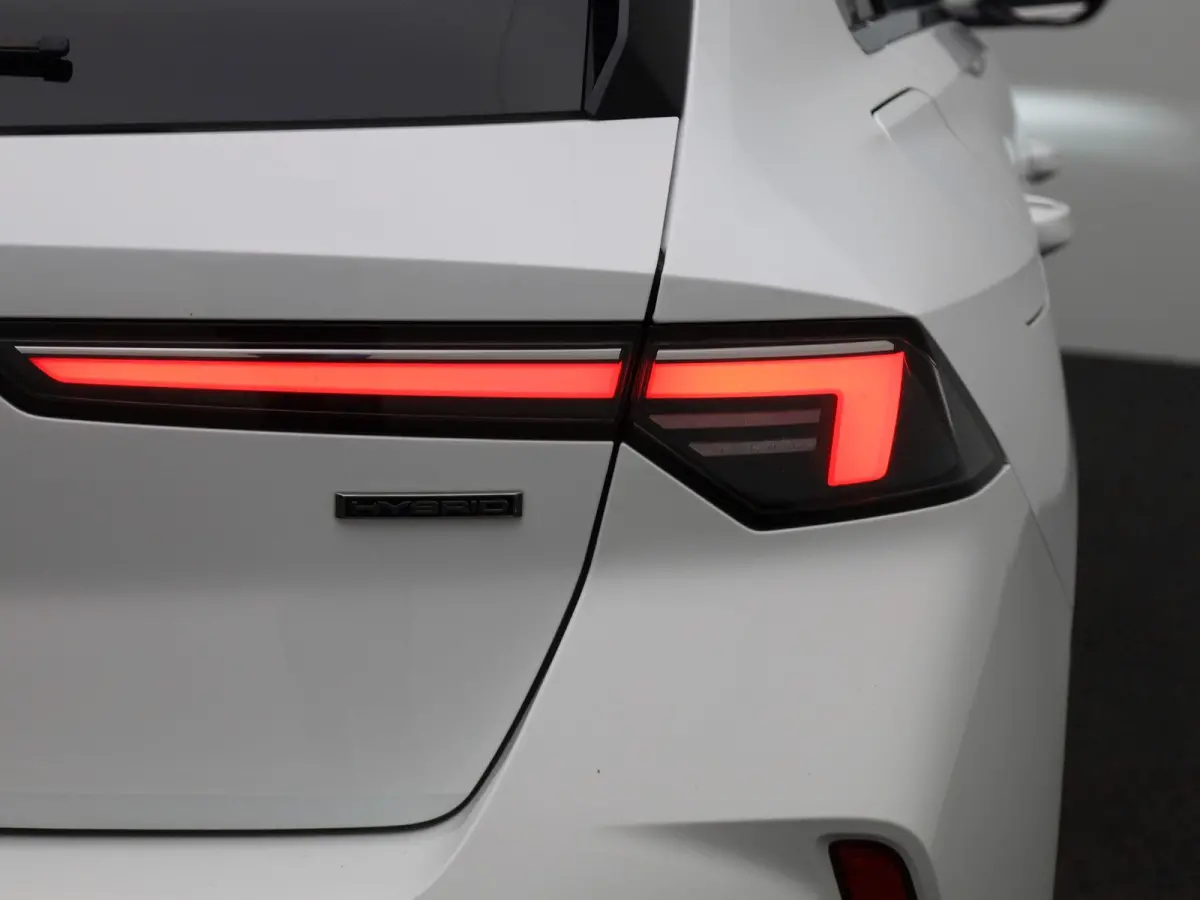 1.6 Turbo Hybrid 132kW Elegance | CAMERA | LED | STOELVERWARMING | APPLE CARPLAY / ANDROID AUTO