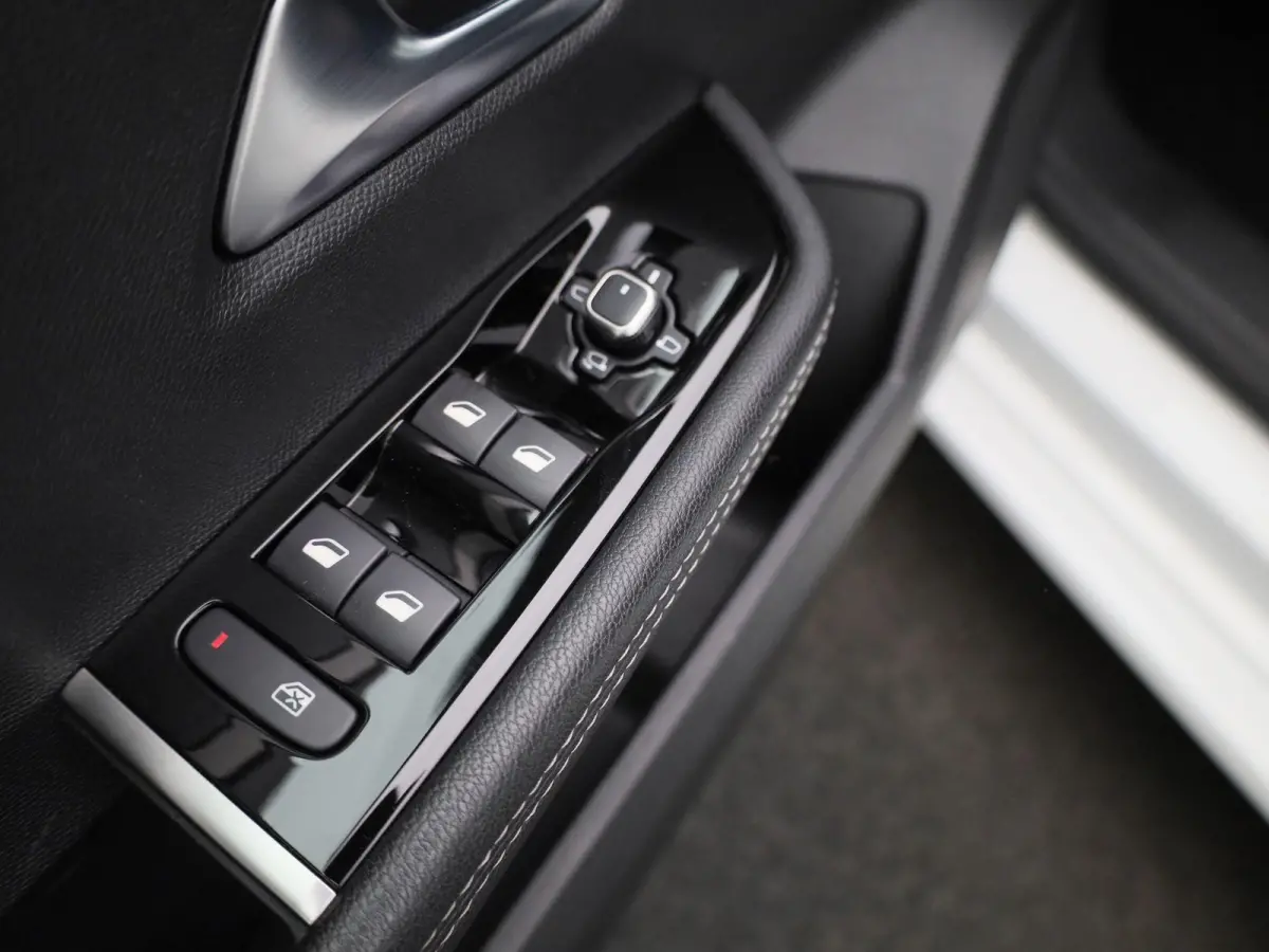 1.6 Turbo Hybrid 132kW Elegance | CAMERA | LED | STOELVERWARMING | APPLE CARPLAY / ANDROID AUTO